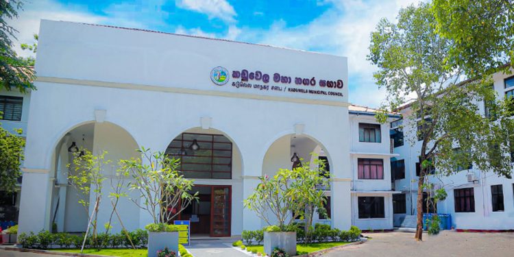 On February 1st, 1500 lakh contracts to kaduwala MC!  5 crores commission to Pohottuwa!  5 lakh commission per candidate! A member of the Kaduwela Council filed a complaint with the EC! VIDEO