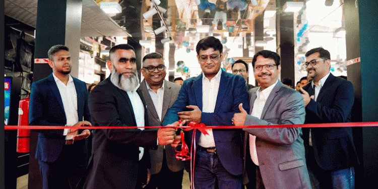Lenovo launches its first Shop-in-Shop store in Colombo to enhance retail experience for consumers