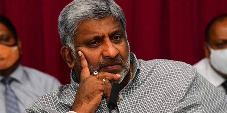 Minister Prasanna Ranatunga accuses the EC for scheduling elections without money. Says the commission must find funds!