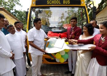 See how pleased Kataragama’s hardest school’s teachers, students, and parents were when the opposition leader visited! Protect our kids! Build! Sajith’s reply! (Video & Photos)
