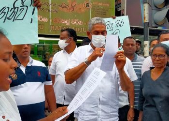 Why did the field marshal take to the streets with the people of Kelaniya? VIDEO