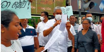 Why did the field marshal take to the streets with the people of Kelaniya? VIDEO