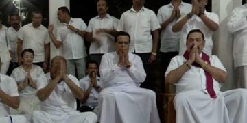 Nimal-Amaraweera-Duminda, expelled from SLFP, honours late leaders at Kataragama! Mahinda also participate!