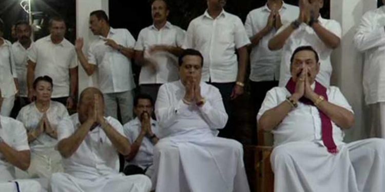 Nimal-Amaraweera-Duminda, expelled from SLFP, honours late leaders at Kataragama! Mahinda also participate!