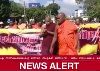 When Ranil said he would give 13 in his speech, Maha Sangharatna marched to Parliament in opposition to 13! VIDEO