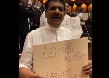 ‘The opposition demands elections within the parliament!’ Inside the lobby, a protest! VIDEO IN REAL TIME