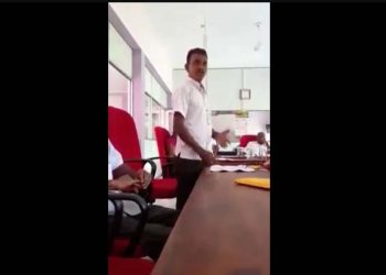 A JVP MP has left the party to join the SJB in Welivita! VIDEO