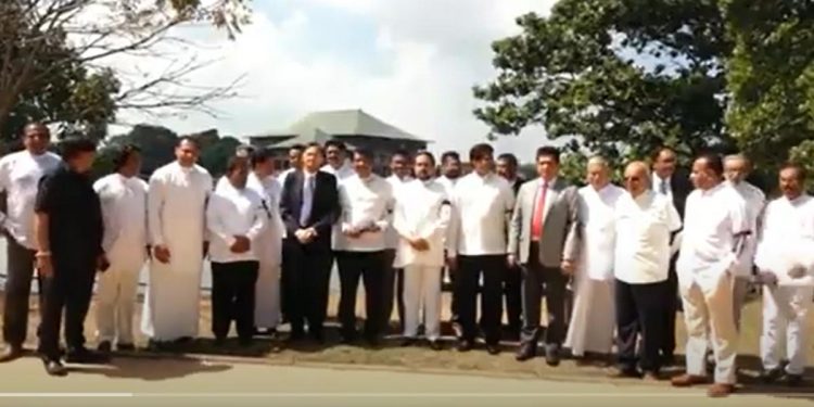 This is a dangerous situation! Let us put aside our differences and work together to protect the voting rights of the people of this country! A request is made by nine opposition party leaders!