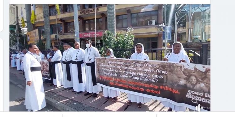 Catholic fathers are taking to the streets against the police and thugs in Maradana’s struggle! VIDEO