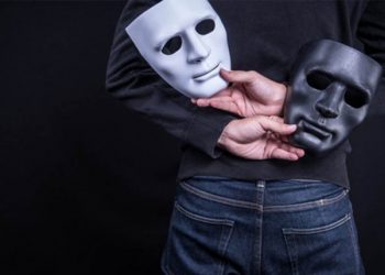 Duminda warns the group of masked insiders who were spying on Wasantha’s vehicles, that they would be exposed soon. The country is waiting. VIDEO