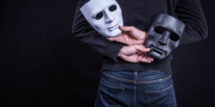 Duminda warns the group of masked insiders who were spying on Wasantha’s vehicles, that they would be exposed soon. The country is waiting. VIDEO