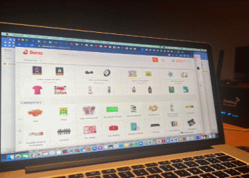 Despite constraints, e-commerce is booming in Sri Lanka, according to a new report.