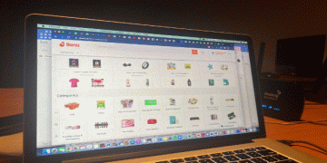Despite constraints, e-commerce is booming in Sri Lanka, according to a new report.