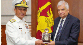 The Pakistan Navy Chief meets with the President