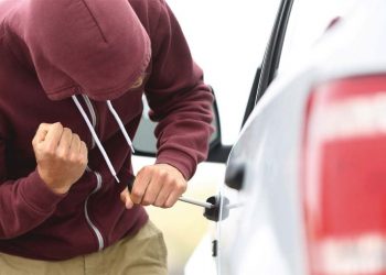 The magistrate’s car was stolen by a thief who locked him in a room on the top floor! The magistrate leaped out the window, and the cops were alerted!