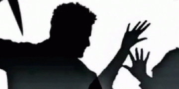 Father hacks to death 2 children & commits suicide