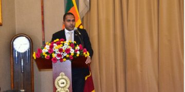 After criticising Maldives tourism, Minister Harin Fernando quickly issues an apology.