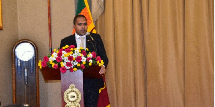 After criticising Maldives tourism, Minister Harin Fernando quickly issues an apology.