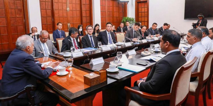 Ranil meets with representatives of Sinopec China! investing in oil import, storage, distribution, and sales!