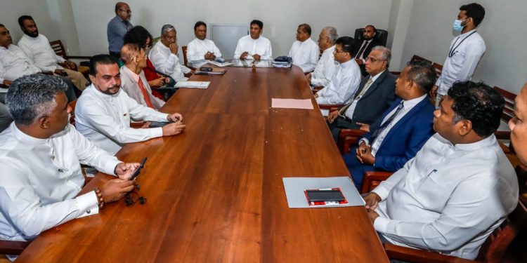 Do not undermine the court’s dignity or personality! Regardless of political differences, all opposition parties unite! VIDEO & IMAGES