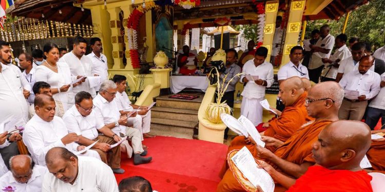 May there be a leadership that can free the nation from oppressive rulers and offer solutions to the issues facing the populace!! At Kandy’s Natha Temple, Sajith and SJB participated in a Satyagraha. VIDEO & PHOTOS