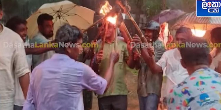 Rain did not deter the SJB lantern protest in Polonnaruwa.
