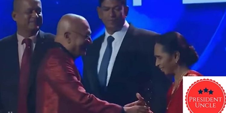 Siyatha telecast reported to the Privileges Committee and to the Supreme Court :Lal Hemantha Mavalage’s ‘Siyata Tele Vakiya’ has won a Raigam Award! VIDEO
