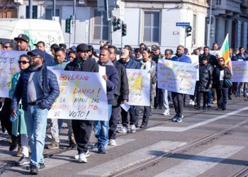 The election battle goes out of Sri Lanka! Sri Lankans in Italy, New Zealand Australia took to the streets to ask for votes ! VIDEO