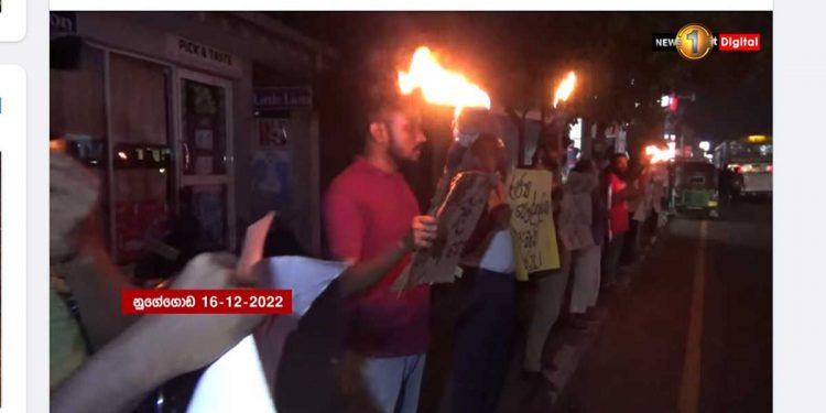 Kalutara-Hasalaka-Vavuniya-Kegalla-Dangkotuwa-Tambuttegama-Kollupitiya! Late-night torch protest against the electricity bill-tax burden! VIDEO