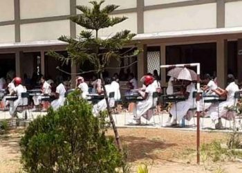 The teachers and principal are at odds, leaving the kids outside! Students have to take the exam in the sweltering sun! A few kids who took the test wearing helmets!