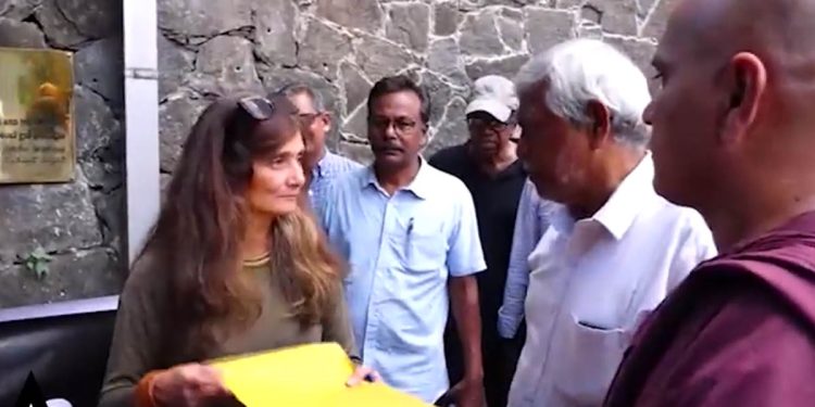 University professors begin informing embassies about government repression! VIDEO