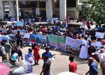 Fishing rivals from Sri Lanka, India gather at Catholic shrine
