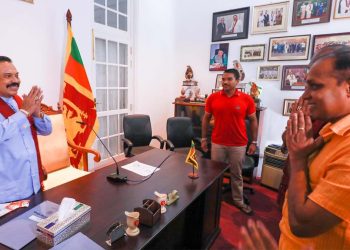 Mahinda has begun political activity by hosting a meeting of former Chairmen of Sri Lanka’s Podujana Peramuna -PHOTOS