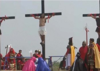 Philippines holds bloody crucifixions on Good Friday despite Catholic church objection