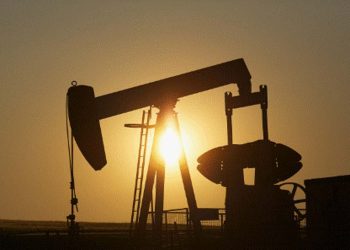 Oil edges higher as tighter supply looms, growth concerns weigh