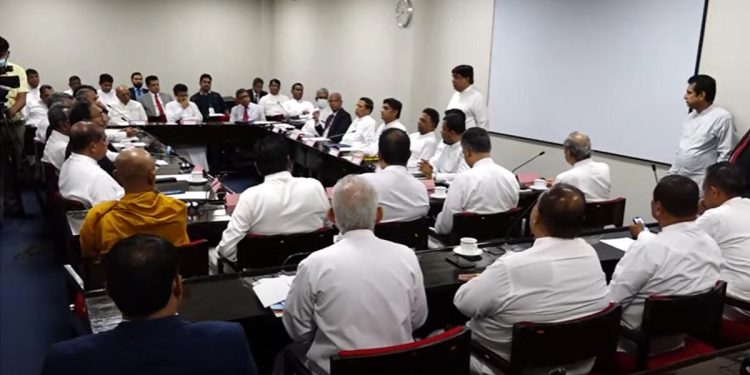 The opposition will meet at 10.30 a.m. tomorrow! A crucial discussion!