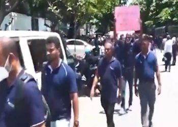 Telecom workers take to the streets to protest the sale! Called in from all over the country! VIDEO