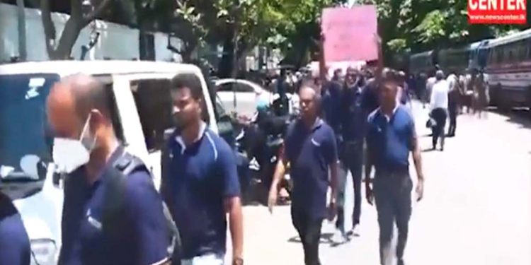 Telecom workers take to the streets to protest the sale! Called in from all over the country! VIDEO
