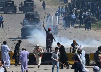 Imran Khan: Violence and mass arrests as former Pakistan PM charged with corruption