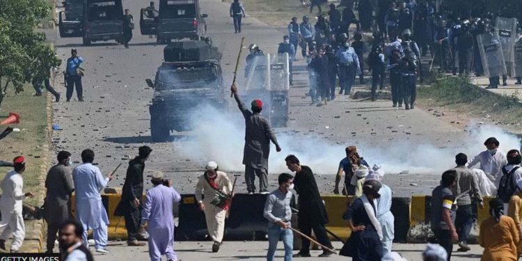 Imran Khan: Violence and mass arrests as former Pakistan PM charged with corruption