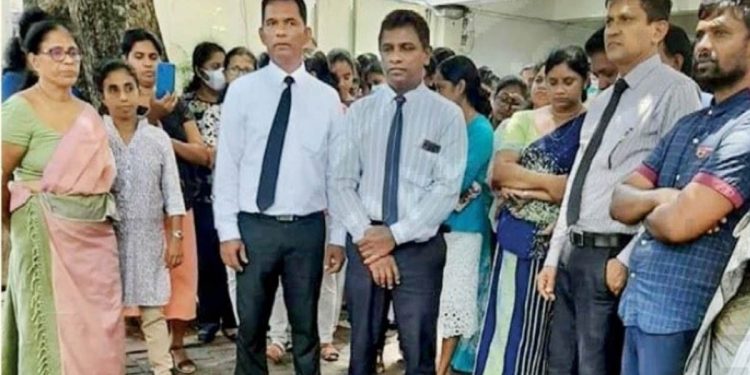 The HRC staff staged a silent protest against three commissioners I Sri Lanka Latest News
