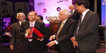 The University of Colombo Alumni Association bestows the Pinnacle Achievement Award on Professor G. L. Peiris.