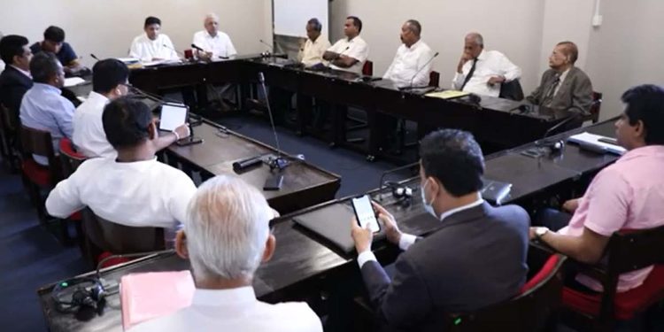 The opposition common unity executive committee met in parliament! Sajith explained economic vision that rejects extreme capitalism, lumpen socialism,crony capitalism,and extreme socialist viewpoint.