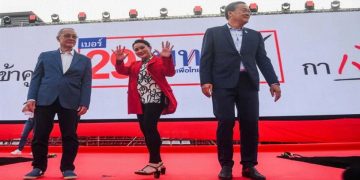 Thai PM candidate gives birth two weeks before election