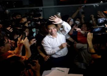 Thais vote overwhelmingly for democracy parties, reject military