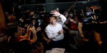 Thais vote overwhelmingly for democracy parties, reject military