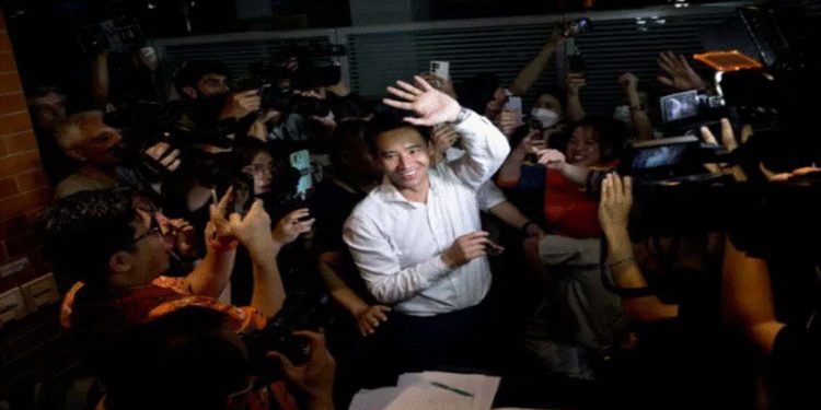 Thais vote overwhelmingly for democracy parties, reject military