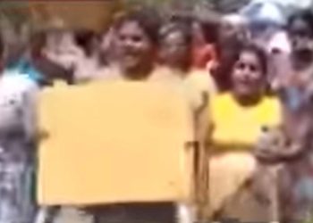 Omani businesman shuts down the garment factory after state minister Indika’s thugs attack! Angry unemployed workers  protest opposite minister’s house!