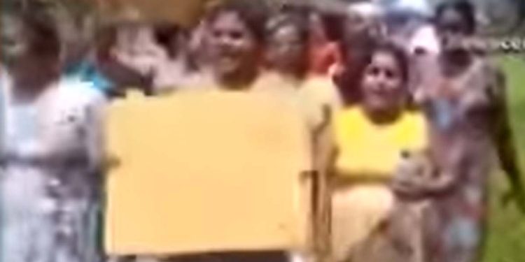 Omani businesman shuts down the garment factory after state minister Indika’s thugs attack! Angry unemployed workers  protest opposite minister’s house!
