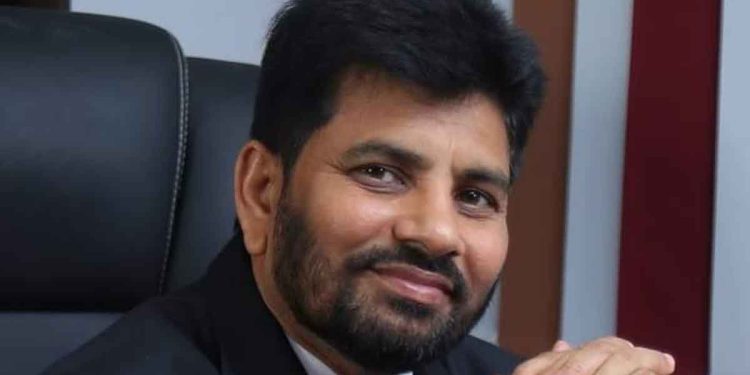 Pohottuwa MP Ali Sabri Rahim nabbed with a consignment of gold at BIA